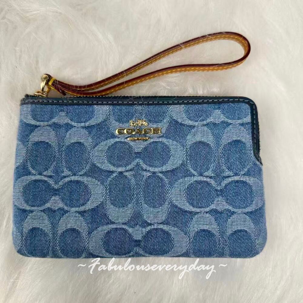 Coach Corner Zip Wristlet/Clutch In Signature Denim CDF26 Denim/Gold/Indigo NWT